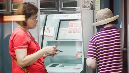 「退休規劃」是現代人不可忽視的課題,外銀針對不同年齡層提出詳細的退休規劃建議,從投資策略到保險配置,勾勒出一幅完整的財務規劃藍圖 圖∕本報資料照片