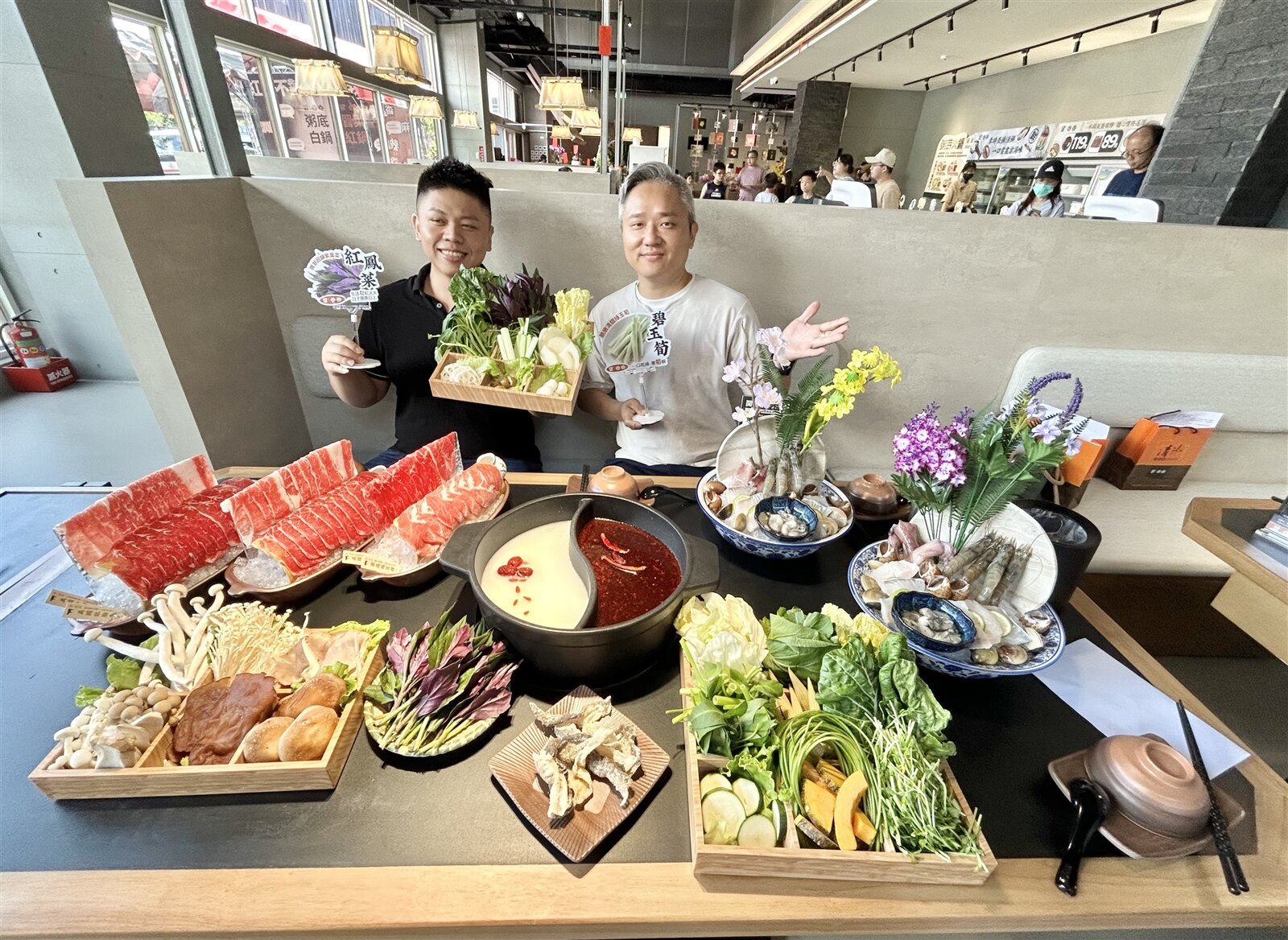 冒香香品牌源起,是好友一場麻將的成果。總經理林咏震(左)及冒香香執行長廖棨弘。記者宋健生/攝影