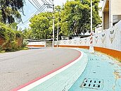 左營德天街大轉彎　危及學童安全