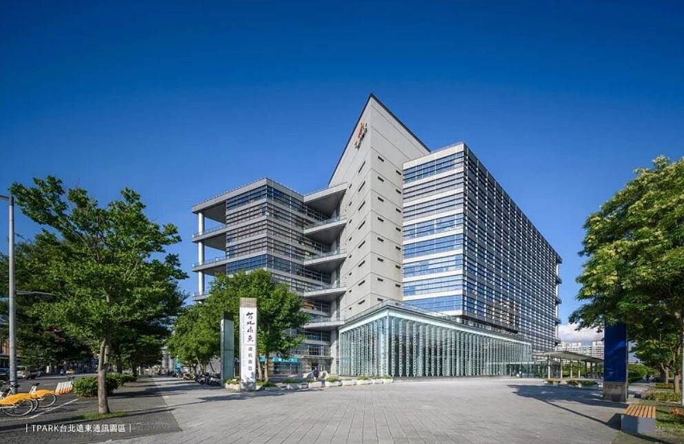 谷歌、亞馬遜、IBM、微軟等國際龍頭相繼進駐遠東Tpark通訊園區,雙北企業都想躋身進Tpark特區當大廠鄰居,區內科技廠辦長期供不應求。
