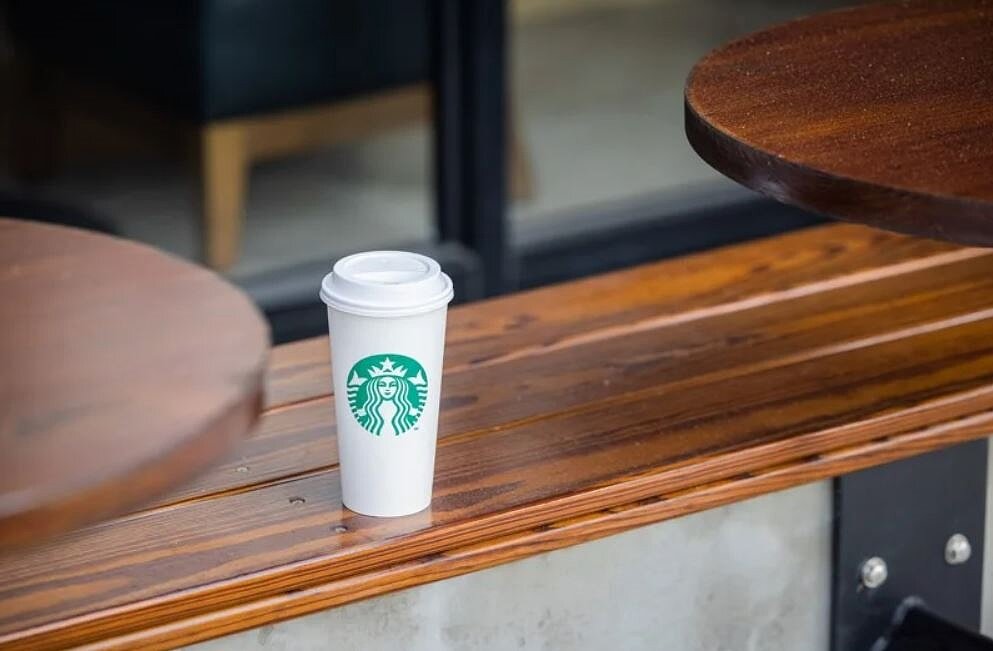 星巴克近來優惠不斷，接連推出「買一送一」、「第二杯半價」等優惠。圖／摘自星巴克咖啡同好會臉書粉絲團
