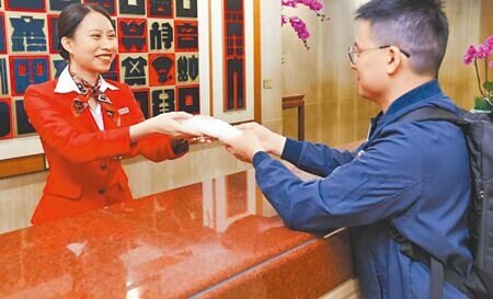 台北市政府7月起有6項新制上路,其中自7月22日起推動「一次用旅宿用品限制使用政策」,規定觀光旅館及一般旅館業禁止主動提供一次性備品給顧客。(本報資料照片)