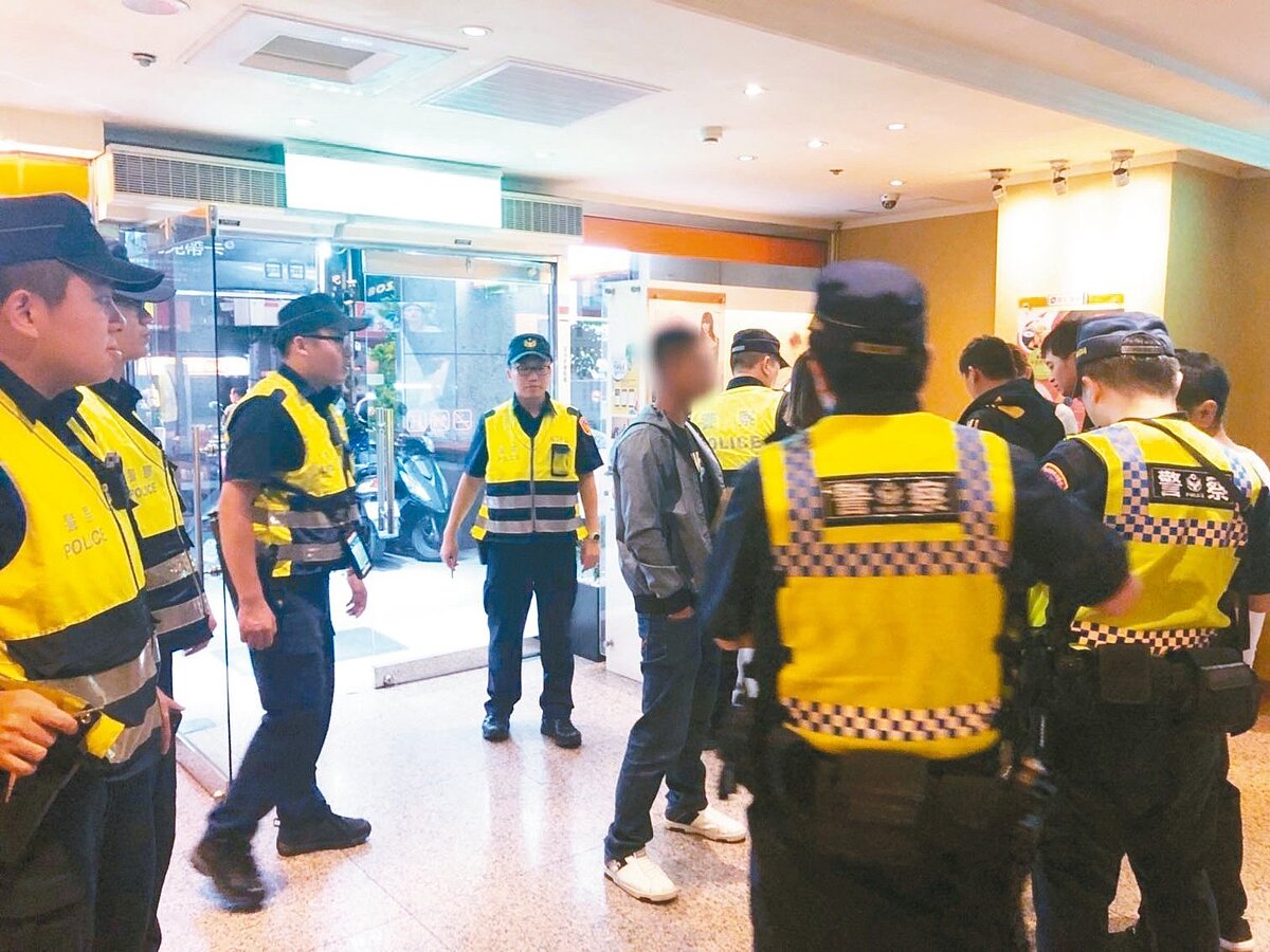 暑假期間,各地警察局加強執行「暑期保護青少年-青春專案」,將犯罪組織教唆、利用或招募少年從事詐欺等不法行為列入查緝重點。圖/警方提供