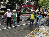 建案掏空！高雄大同醫院外現天坑致跳電　市府勒令停工