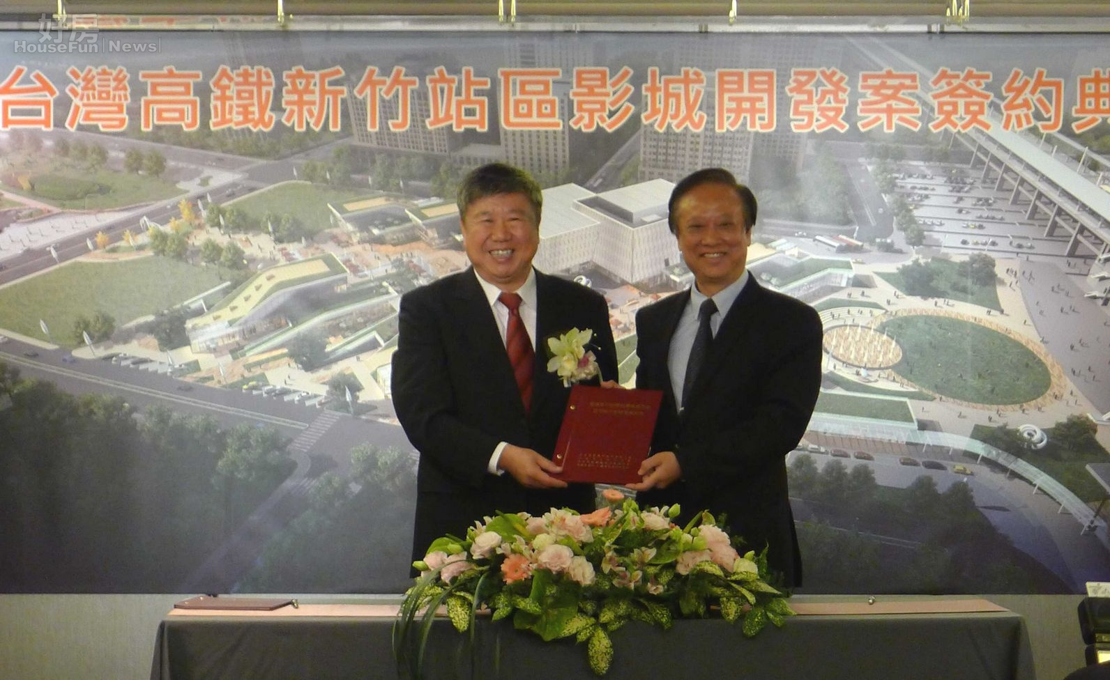 台灣高鐵公司與大向開發事業簽訂「高鐵新竹站影城開發案」合約。（好房News記者馮牧群拍攝）