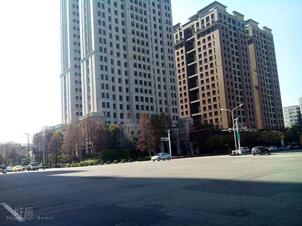 3.台中市政路上豪宅林立。