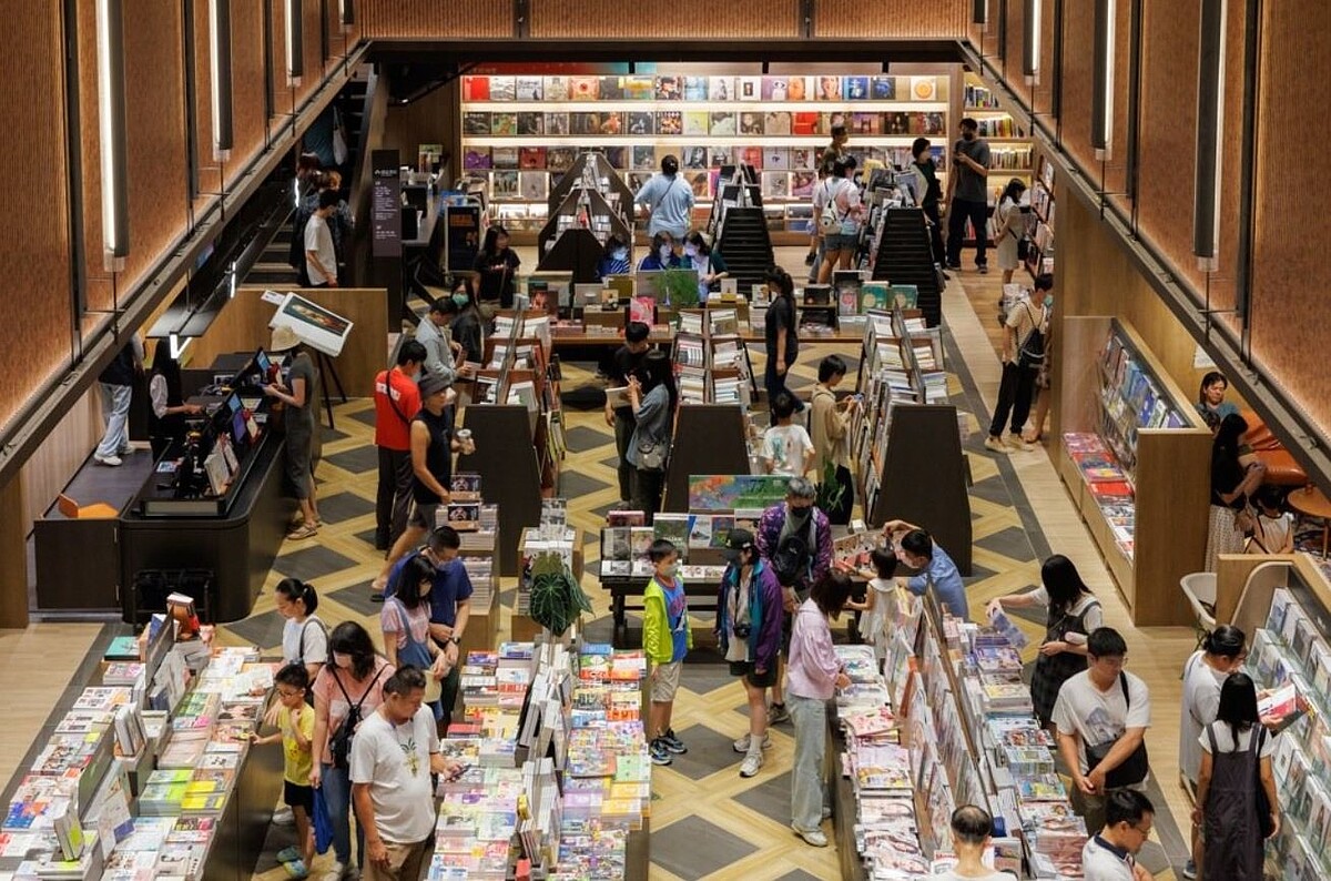 誠品生活台南書店7月5日首度不打烊!限定推出音樂派對、露天電影、深夜咖啡廳等。圖/誠品提供