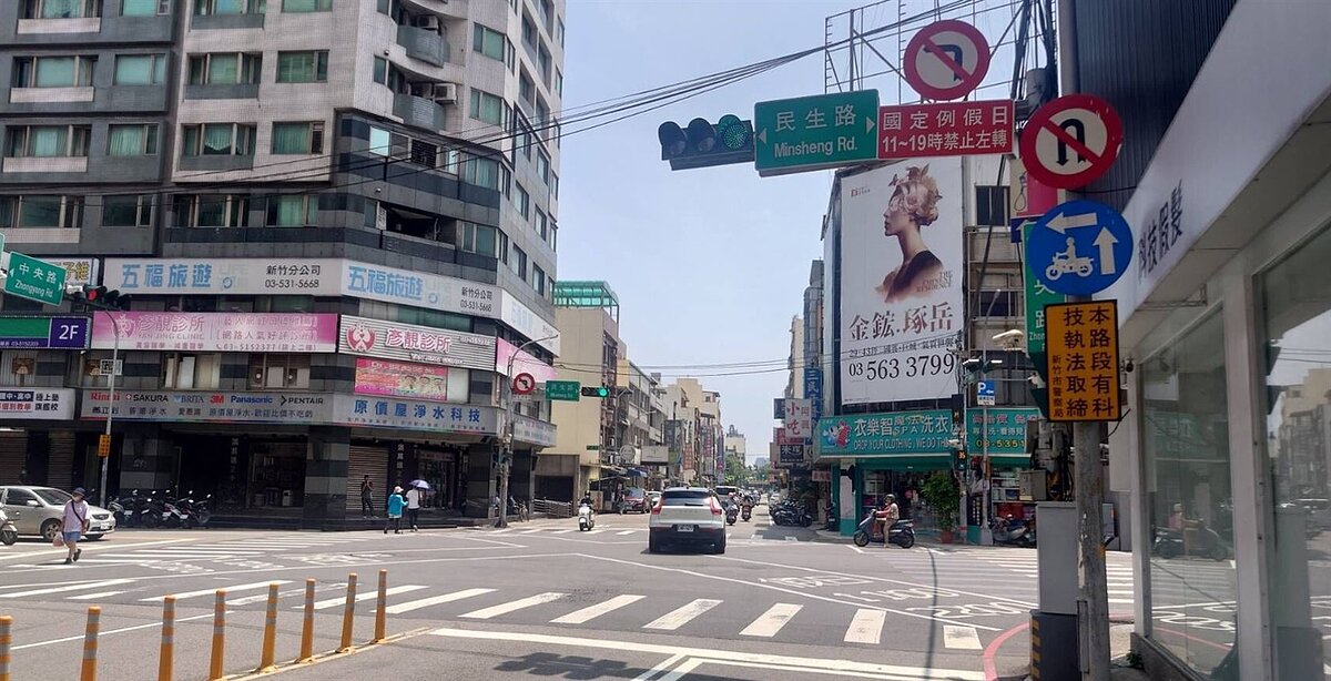 中央路與民生路口、中央路與自由路口、西大路與經國路二段路口(僅西大路方向)8/1起取消二段式左轉。圖/交通處提供