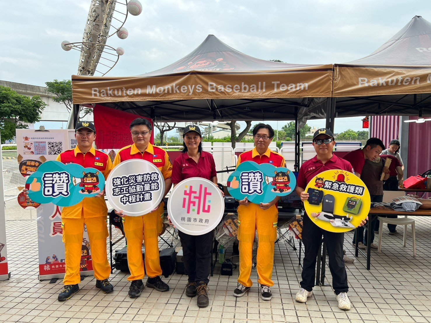 桃園市消防局邀請大小朋友親身參與,透過互動體驗學習正確的防火與避難知識。圖:消防局提供