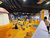 遛小孩放電必去！桃園中壢大時鐘朵朵花園、湯姆熊進駐