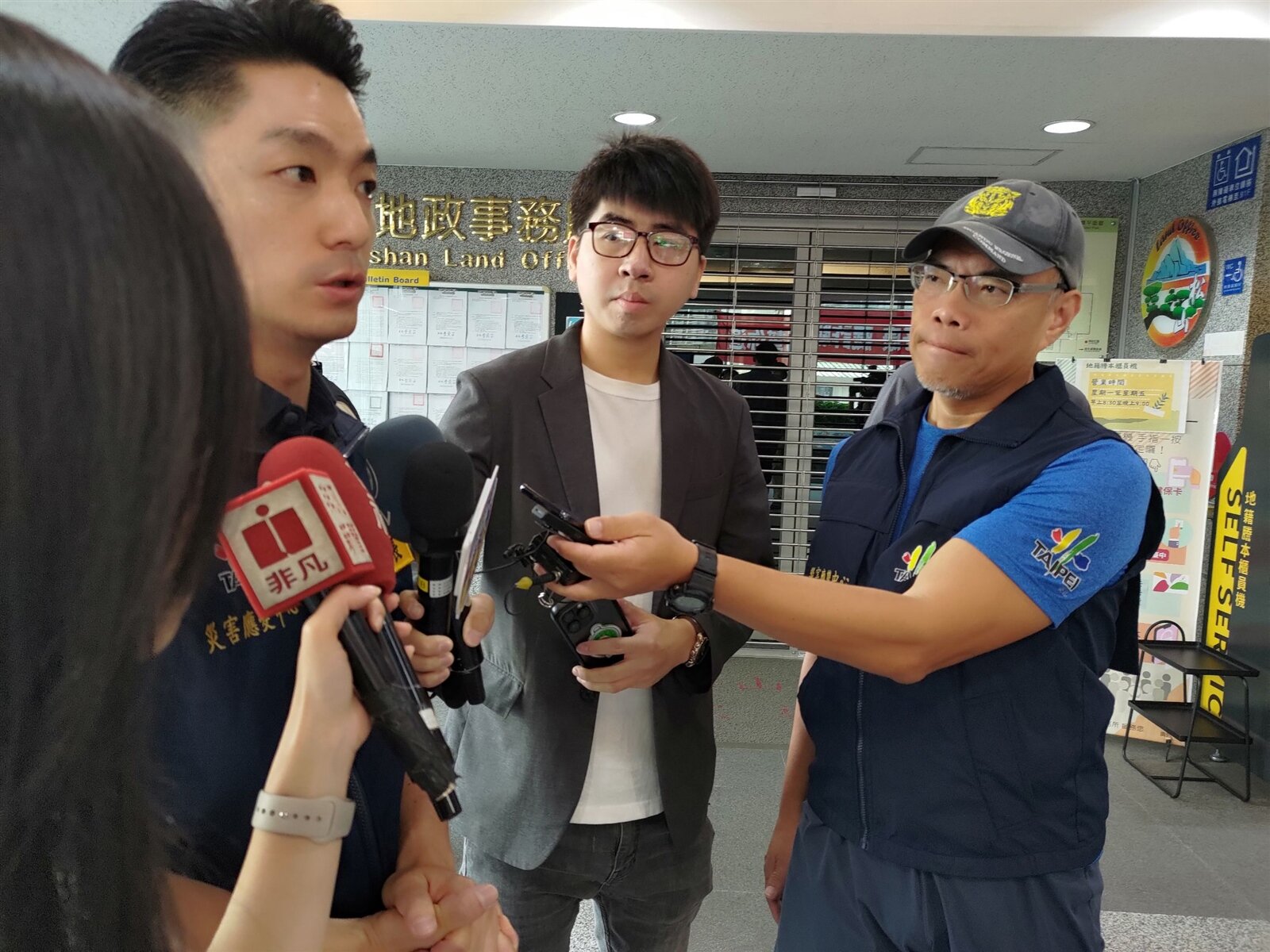 台北市長蔣萬安今天一早赴北市防災應變中心聽起颱風動態整備。記者林麗玉／攝影 