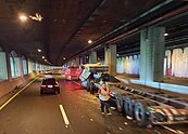 台61線鳳鼻隧道北上死亡車禍　聯結車不明原因自撞護欄駕駛不治