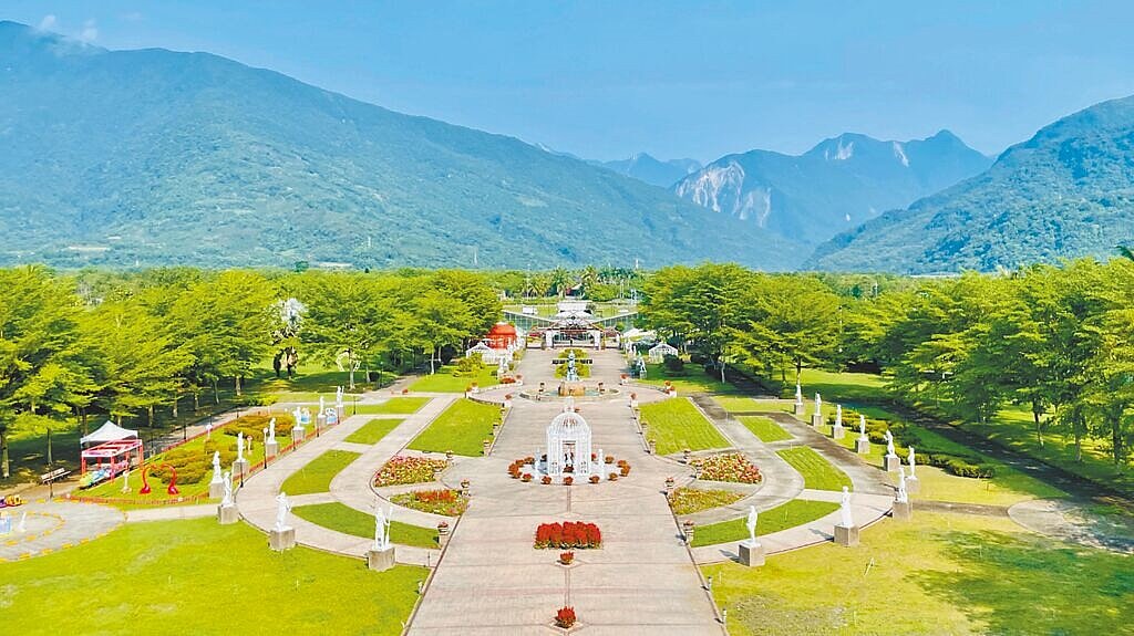 花蓮購物節即日起至10月登場，縣府鼓勵遊客到花蓮深度觀光旅遊，7日至31日串連19家在地特色與生態觀光業者，以「綠色遊程」為主題推出首波聯名活動。圖為鳳林鎮兆豐農場。圖／花蓮縣政府提供