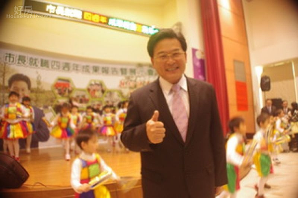 邱建富對彰化市市政進行施政成果報告。