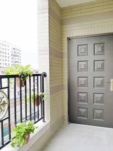 6.一進門就有個大陽台,採光很棒!