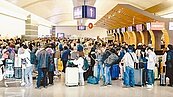 今年1至4月596萬人次出境超疫前　36％遊日