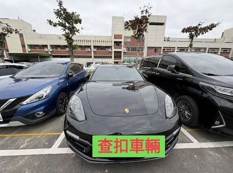 以經營汽車旅館聞名的「歐悅集團」林姓執行長涉嫌勾結詐騙集團，騙走被害人逾3億，檢警查扣千萬名車。資料照／警方提供
