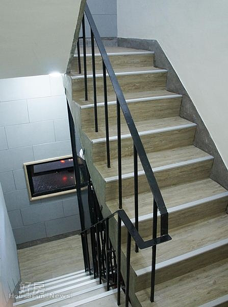 樓梯台階的高度及扶手的高度,是樓梯安全的關鍵。(圖/好房資料中心)