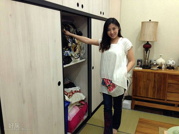 
3.衣櫥也是日本款，但裡面放的全是名牌包。