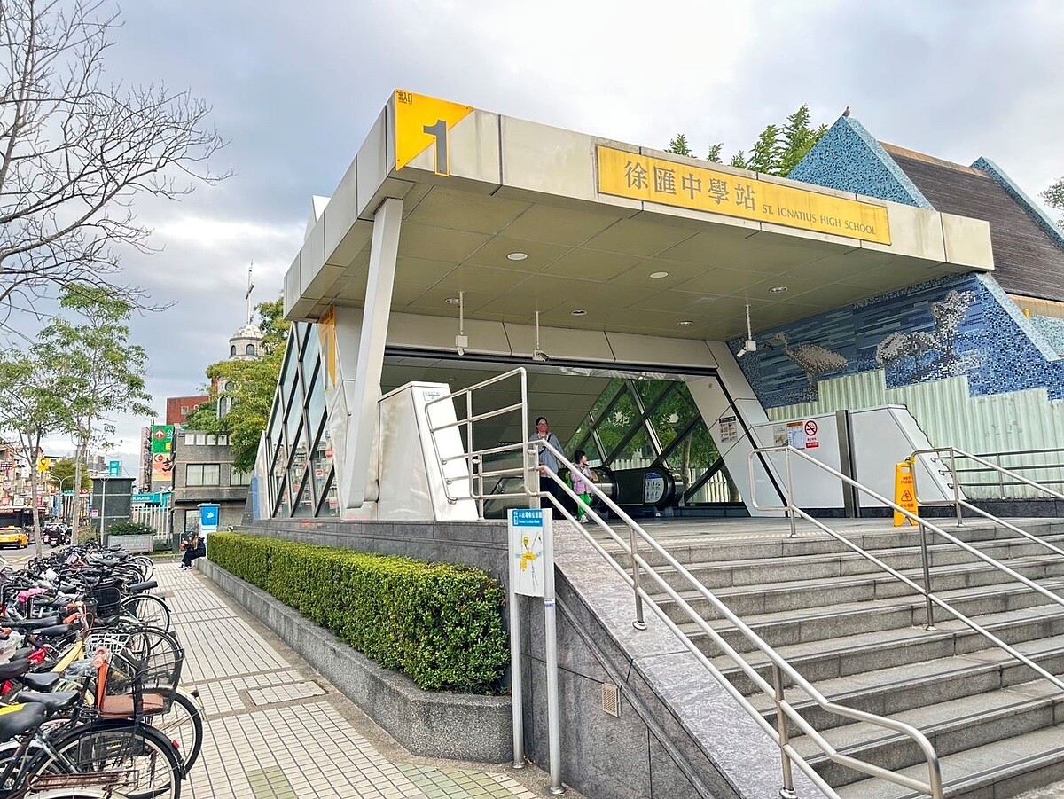 永慶房產集團盤點近一年環狀線南環、北環段站點周邊的房市交易價量,其中徐匯中學站周遭房市交易量達449件,位居第一。圖/永慶房產集團提供