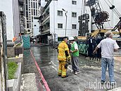 高雄前金區巷子路面塌陷　疑建築工地連續壁施工