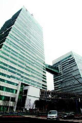 位於經貿二路、三重路口,占地9284坪,共興建三棟大樓,並以高空走道相接,其中最高的30層大樓將作為中國信託總部。記者徐兆玄/攝影