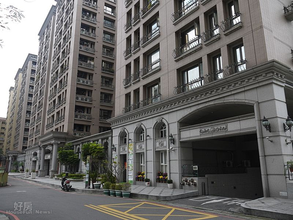 2.紀曉君與前夫郭岱詠當初買的「凱薩特區」,如今已漲到一坪40萬。