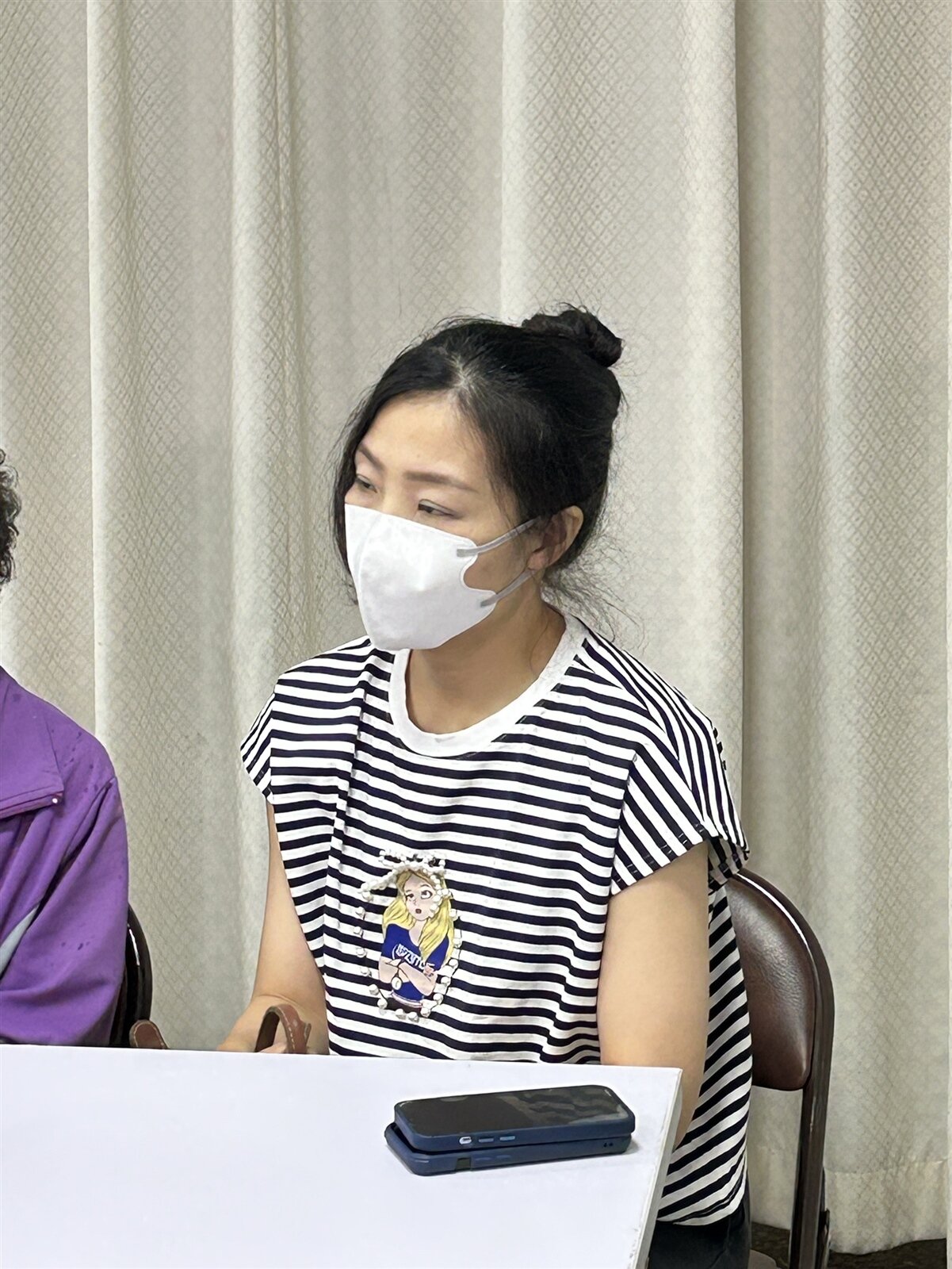 台中70多歲婦人繼承千萬遺產買境外保單　雖保證獲利10%但第四年沒了」疑遭詐團收網，女兒陪同向警方報案。記者黑中亮／攝影 