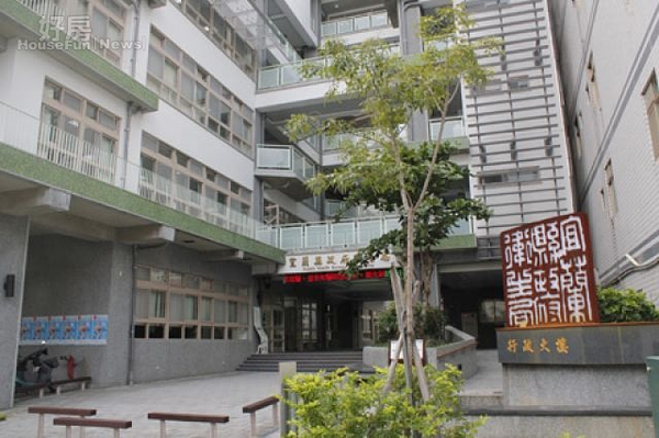 宜蘭縣衛生局再獲殊榮與肯定,贏得乳癌熱線追蹤獎。