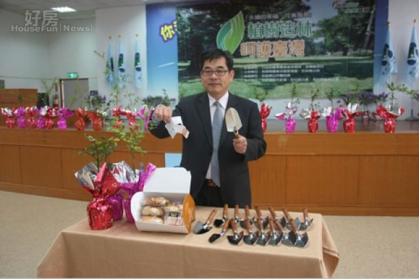 參加五結植樹民眾,持3張發票,可兌換花苗、手鏟、西點一份。〔圖/記者張淑玲攝〕