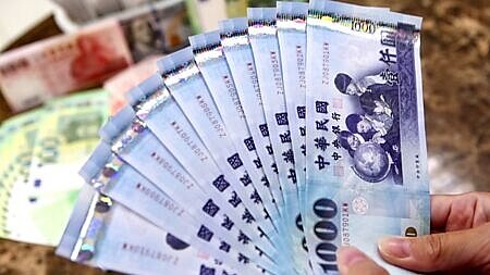 14家金控獲利出爐,上半年累計獲利2,192.25億元,年減35.03%,但仍排名史上同期第四。圖∕本報資料照片