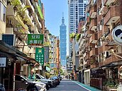 老公寓不比10年屋差！屋主「年年免費洗外牆」　網驚呆：億萬買鄰