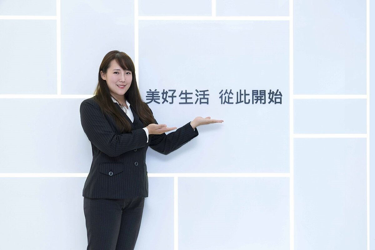 永慶房屋資深店長許芝瑜將自己的經驗無私分享給新上任店長,傳遞共好成長的優良企業文化。圖/永慶房產集團提供