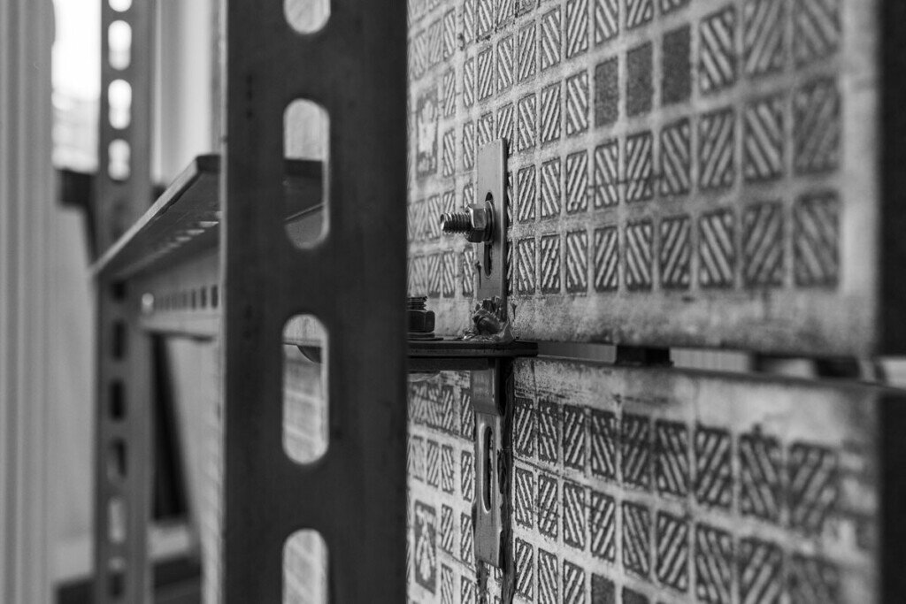 運用「外牆乾掛工法」可保留熱氣層,除了阻絕室外高溫,同時也有利於取得綠建築標章,提高居住的附加價值。