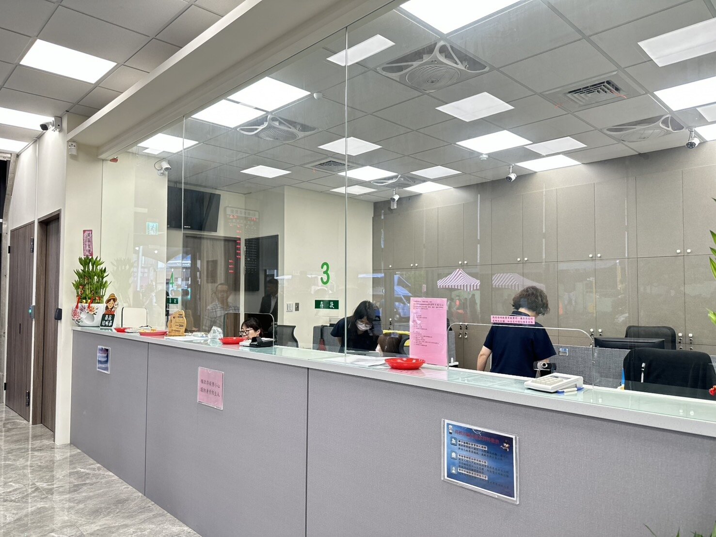 草漯辦事處新建大樓為地下1層地上2層的綜合辦公大樓,1樓設有信用部草漯分部與農特產品展售空間。圖:農業局提供