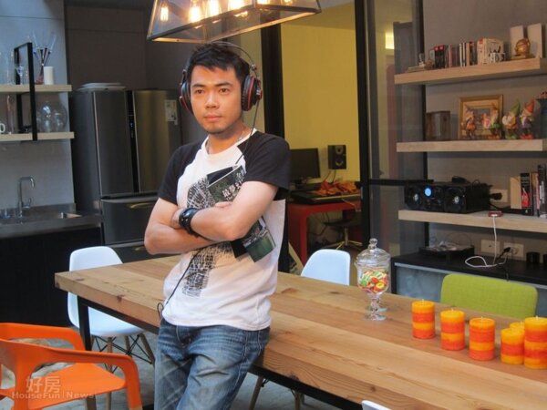 歌手Noname與朋友合資買下70坪住家，改造成像餐廳般的工作室。
