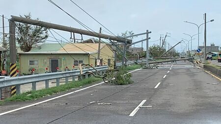 儒鴻(1476)手中訂單全滿,預估產線產能到年底應可全開,加上對等關稅、匯率衝擊逐步遞減下,樂觀下半年表現,全年營收超越去年沒問題。圖∕本報資料照片