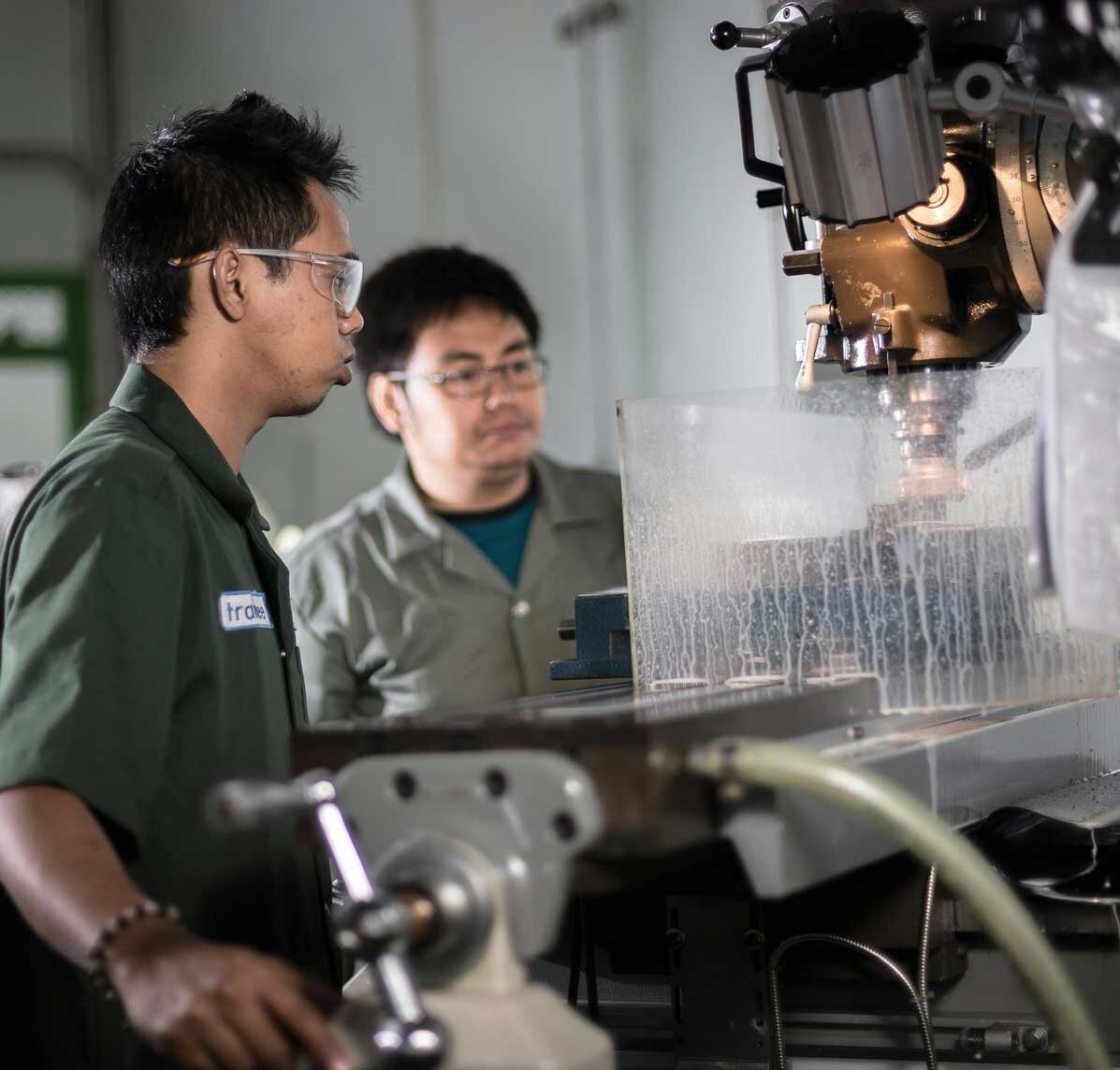 就業機會吸引人口移入,後續交通建設加持,進而讓更多商家進駐,促成正向的發展循環。圖/pexels