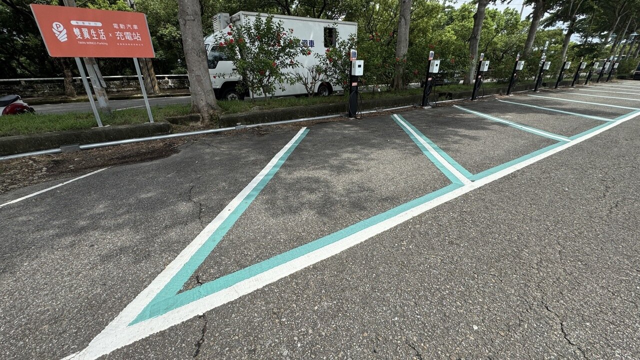苗栗市貓裏喵公園10槍充電樁啟用2個月來僅使用3次,乏人問津。記者范榮達/攝影