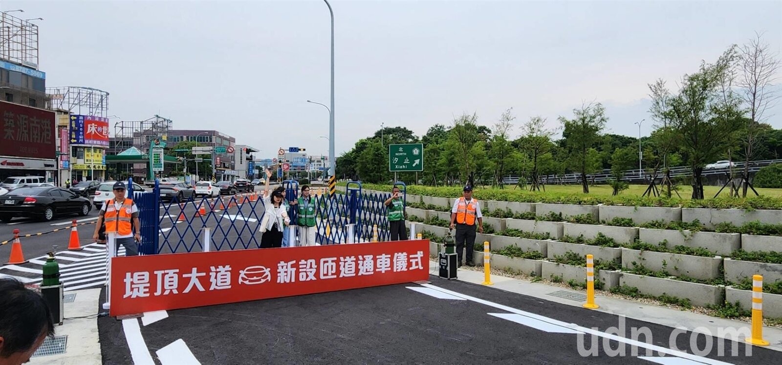 為改善內科塞車問題,北市府推動堤頂大道銜接國道一號北向新匝道引道,今天通車。記者楊正海/攝影