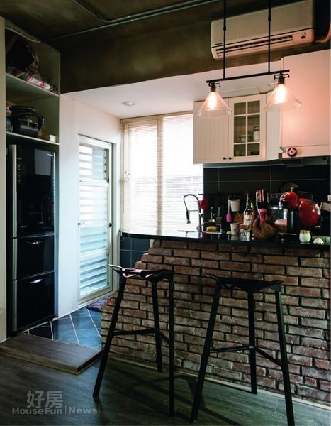 3. 吧台的破碎紅磚是屋主的創意。