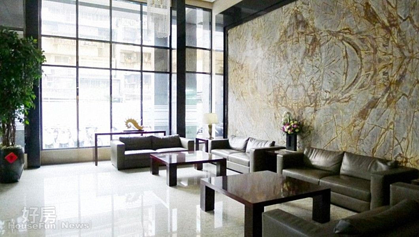 3.挑高6米的大廳相當氣派。