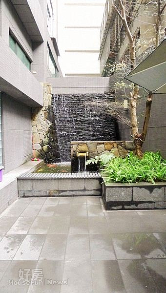 4.造景後花園顯綠意。