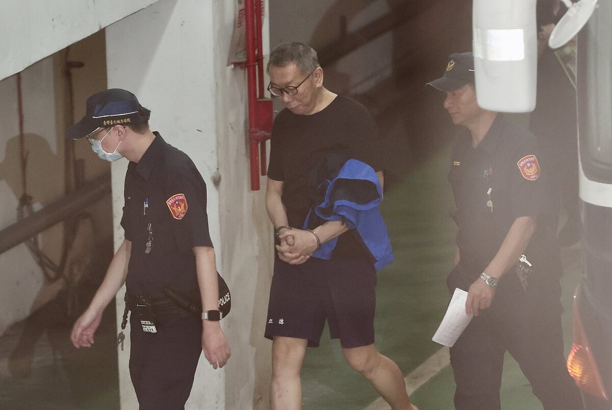 台北地院審理京華城等案,提訊柯文哲(中)出庭。圖/記者葉信菉攝影