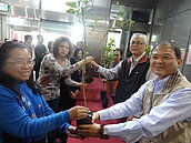 植樹造林護家園　水里鄉親水公園送樹苗