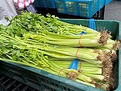 買菜小心！北市生鮮蔬果13件「農藥超標、含毒素」　不合格名單曝