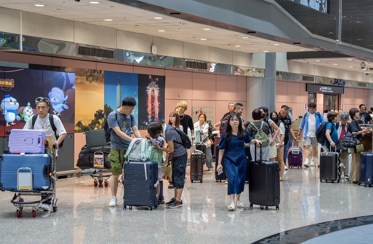 桃園機場日前發生機場黃牛拒檢逃逸，導致外籍旅客受傷而嚴重損及國門形象事件。圖／聯合報系資料照

