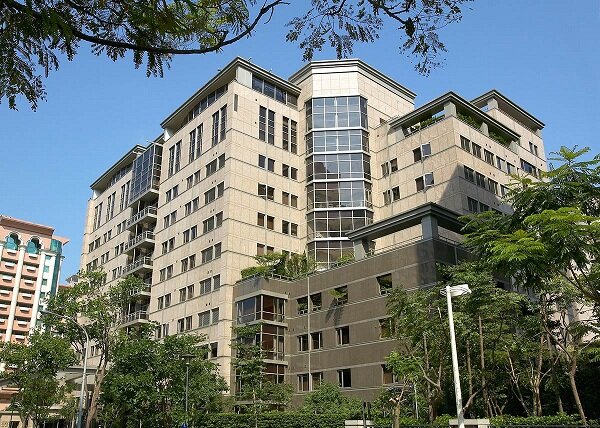 不受鬼月淡季影響,豪宅市場反應依舊熱絡,圖為北市豪宅信義富邦(圖/資料照片)