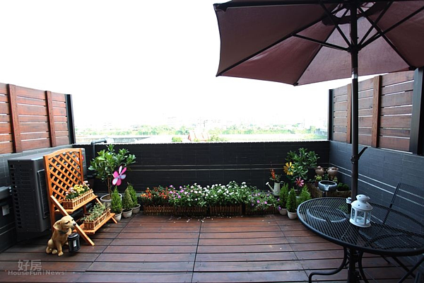 5.四坪大的露台,有如戶外咖啡館。