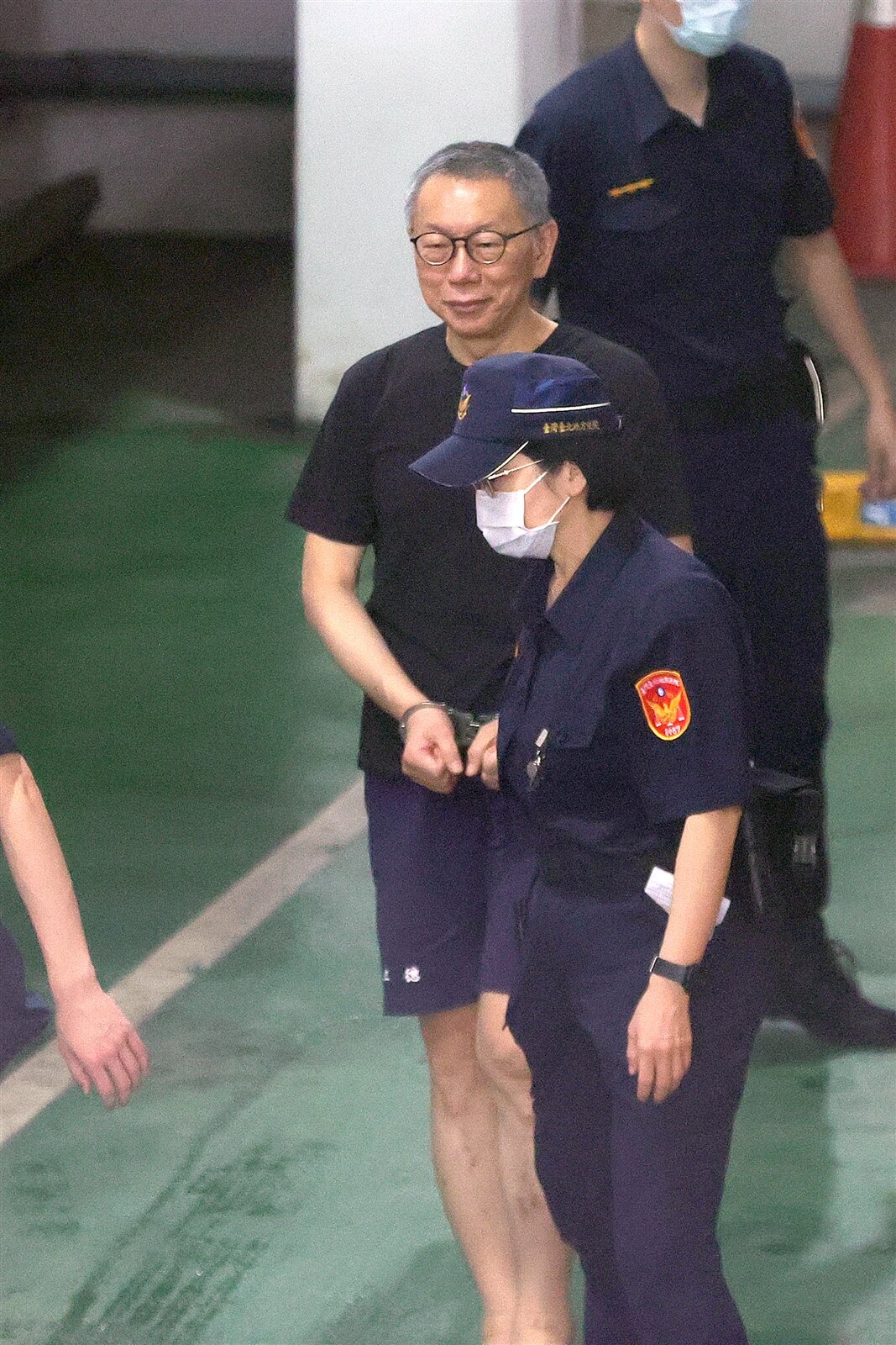 台北地方法院審理京華城容積率弊案開庭，民眾黨前主席柯文哲（左）延押訊問。記者蘇健忠／攝影 